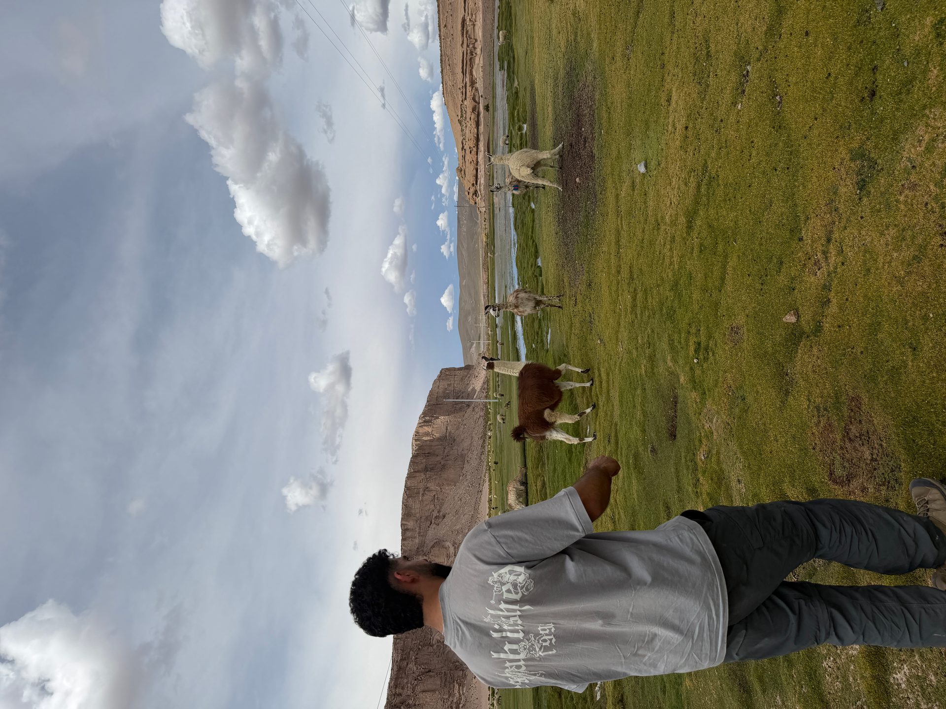 Valle Hermoso guide leading a group across the Salar