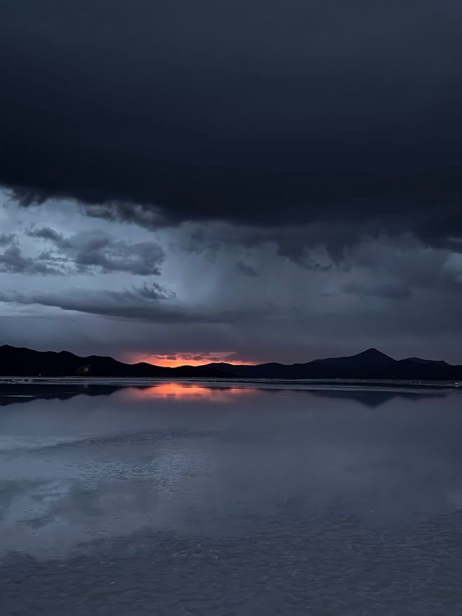 Tempestade dramática sobre o Salar de Uyuni