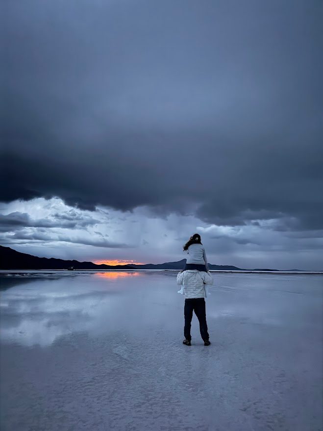 Momento especial ao pôr do sol no Salar