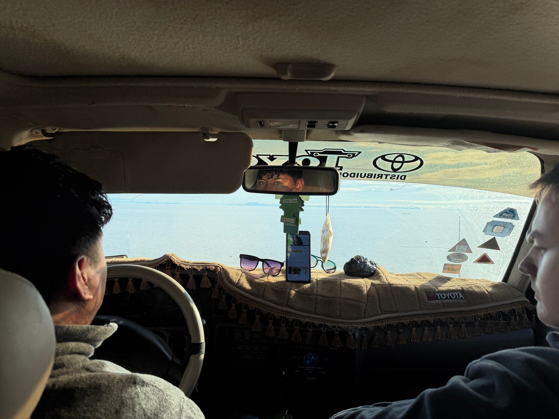 Dentro do 4x4 — vista para o Salar